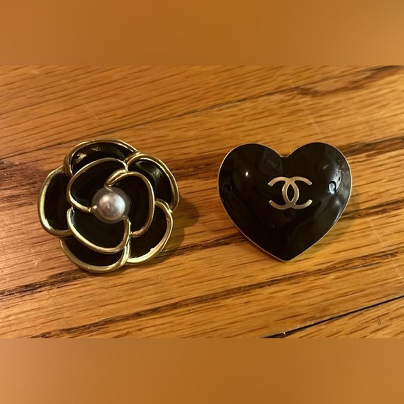 Chanel 2 trinket ish charm like accessories item - Picture 1 of 2